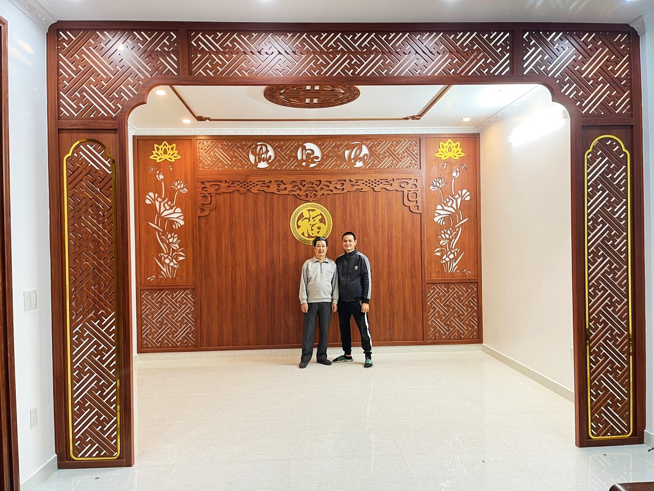 Làm vách trang trí phòng thờ rẻ đẹp tại Uông Bí - Quảng Ninh