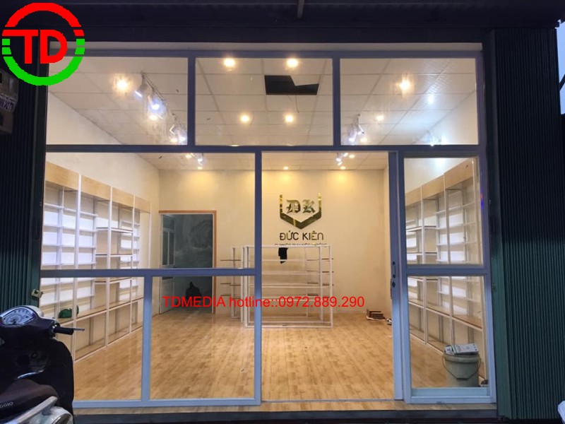 Hoàn thiện thi công quầy kệ shop điện thoại tại Tứ Kỳ  - Hải Dương