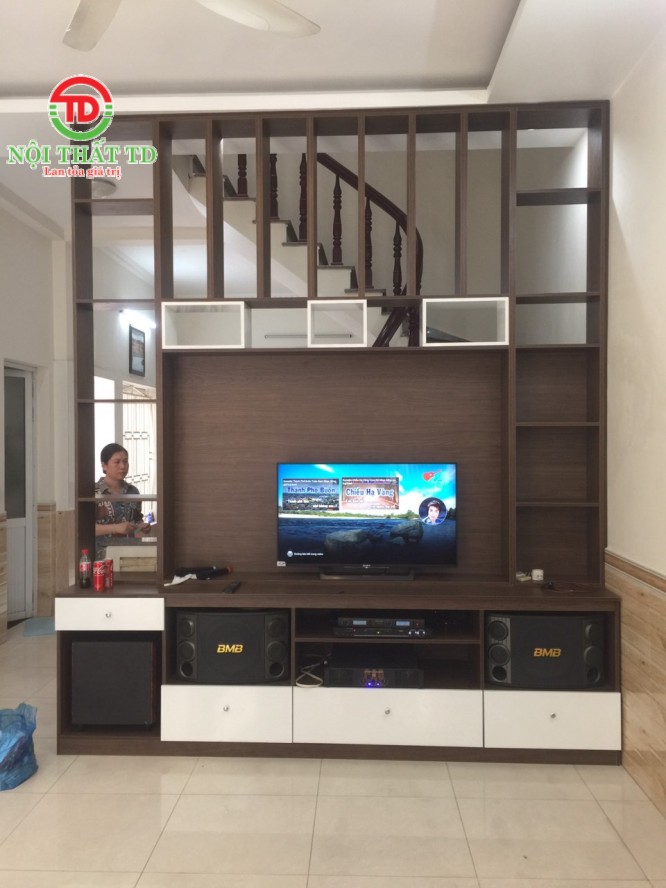 Kệ vách tivi phòng khách đẹp sang trọng tiết kiệm không gian, tiết kiệm chi phí  