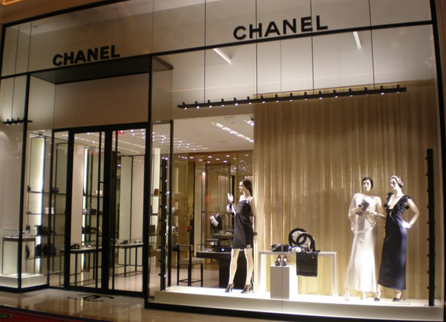 THIẾT KẾ THI CÔNG BIỂN HIỆU, QUẦY KỆ SHOP THỜI TRANG ĐẸP RẺ TẠI HẢI PHÒNG