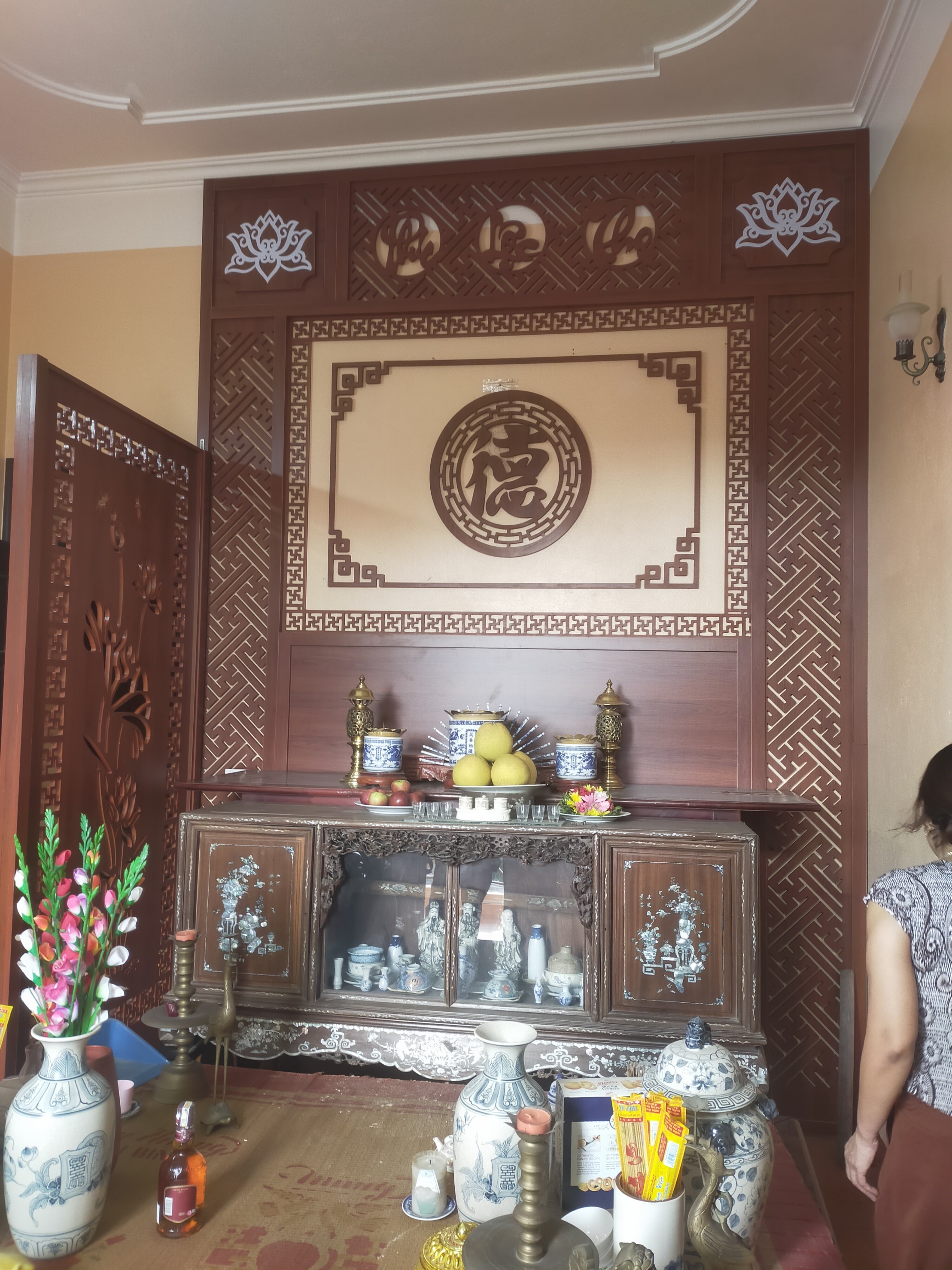 Thiết kế thi công phòng thờ gia tiên chú khách Đại Hà - Hải Phòng