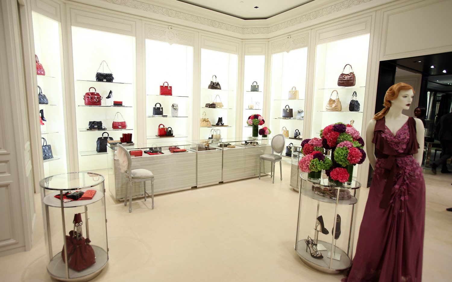 THIẾT KẾ THI CÔNG SHOP PHỤ KIỆN TÚI SÁCH TẠI HẢI PHÒNG