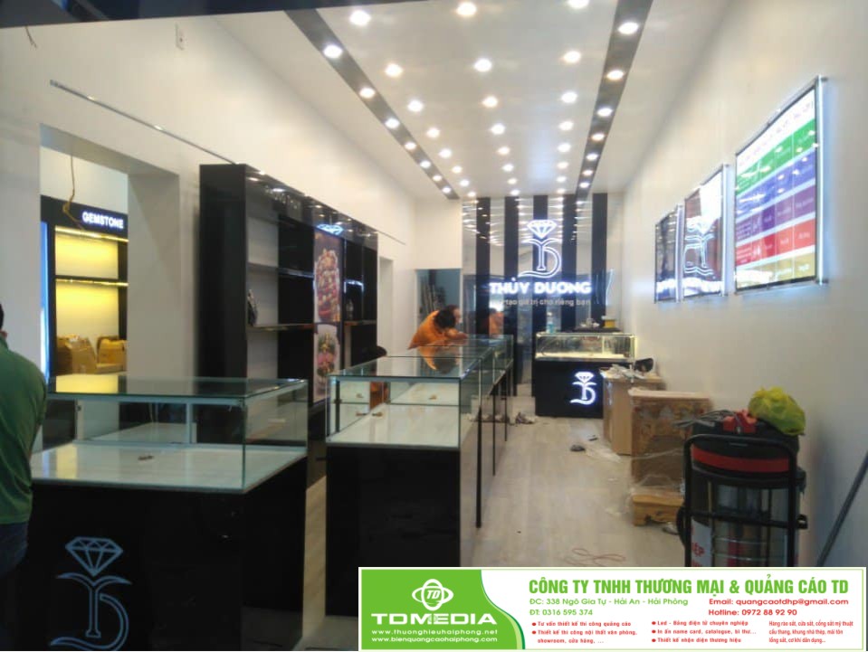 Sản xuất kệ trưng bày, tủ trưng bày showroom đá quý Thùy Dương - Cầu Đất - Hải Phòng