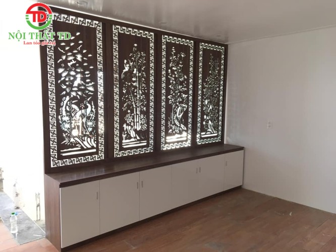 Ngăn phòng khách với phòng thờ bằng kệ vách tranh hoạ tiết tứ quý vô cùng tinh tế