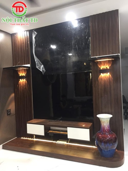 Làm vách ốp tường vân đá tráng gương 3D sang chảnh tại Hải Phòng