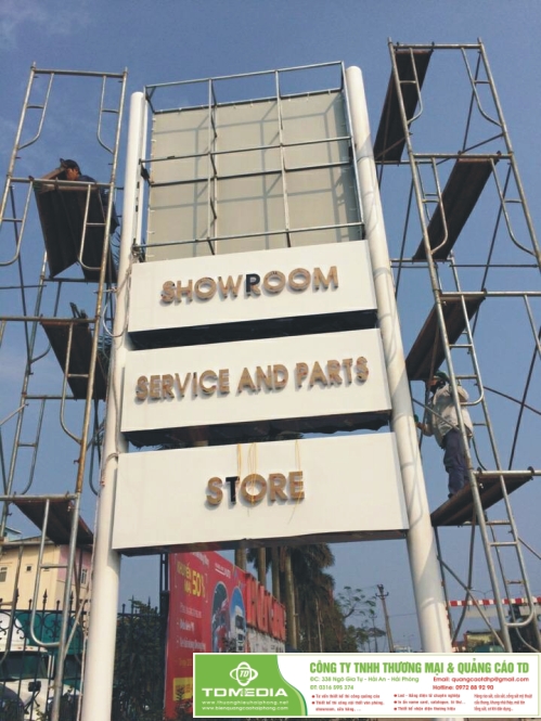 THI CÔNG BIỂN VẪY QUẢNG CÁO CHỮ NỔI TẠI SHOWROOM HOÀNG HUY - HẢI PHÒNG