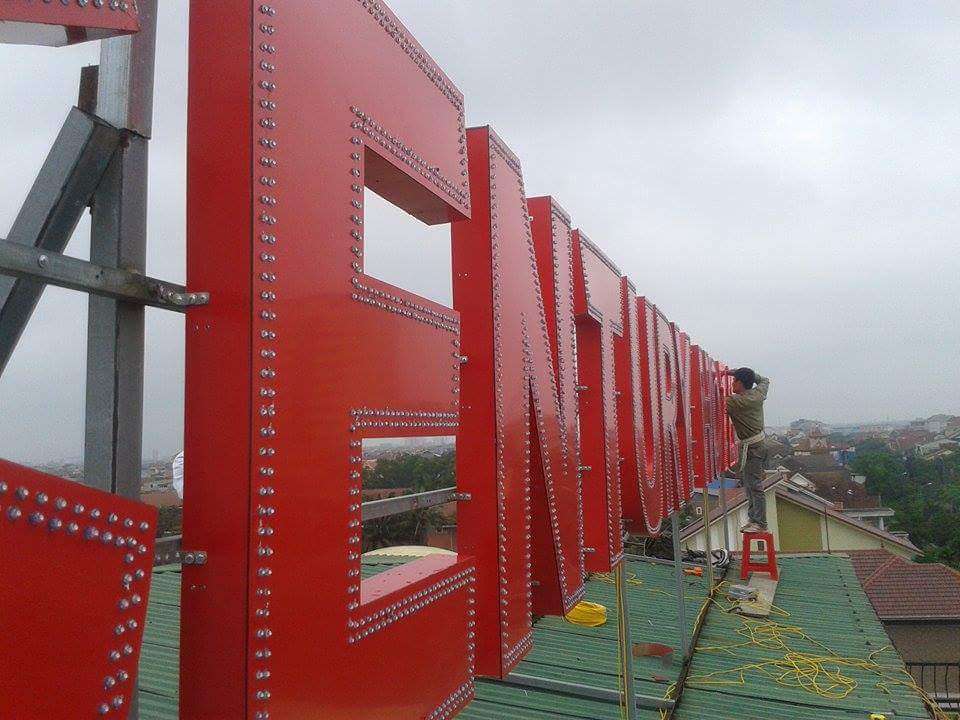 Biển quảng cáo đèn led công cụ thu hút khách hàng hiệu quả