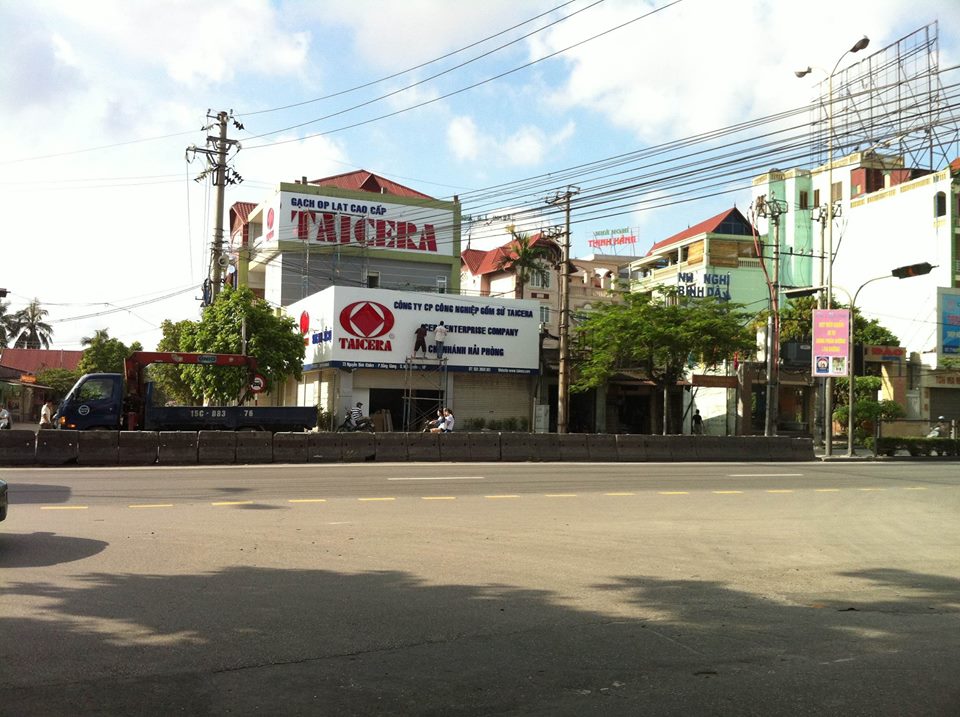 Biển quảng cáo alu gắn chữ nổi