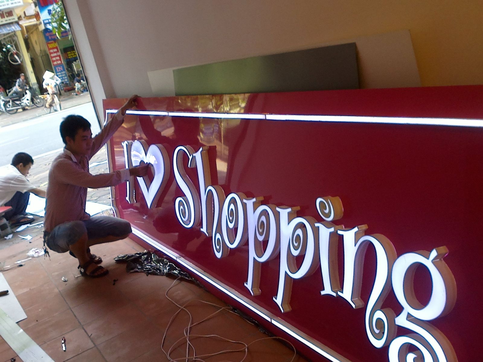Mica vật liệu làm biển quảng cáo đèn led đẹp Hải Phòng