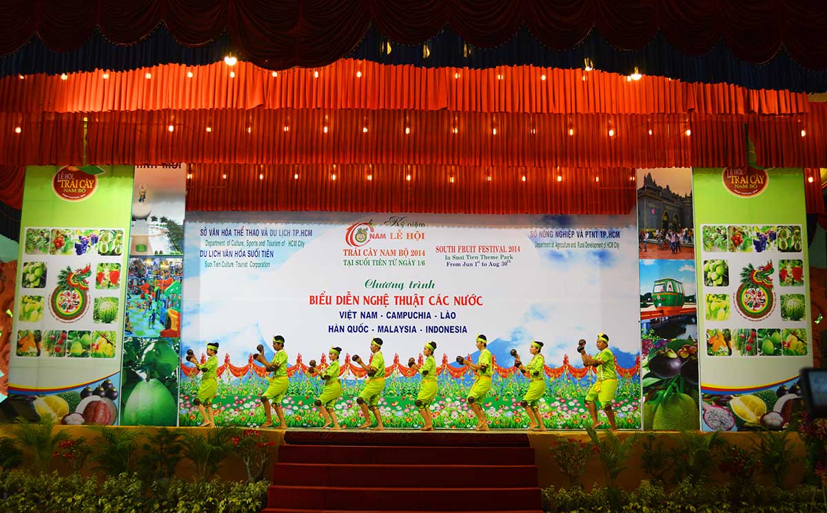 Thi công biển bạt sân khấu, biển pano ốp tường Hải Phòng