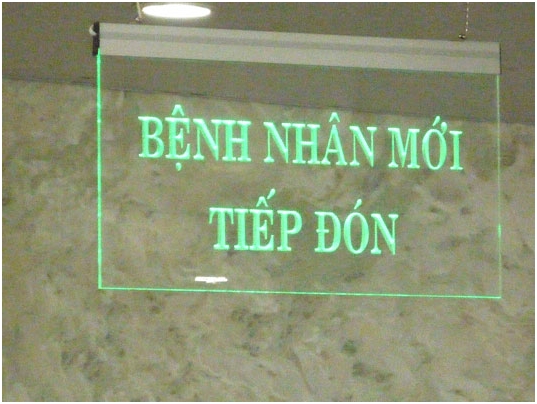 Làm biển mica khắc âm bản sơn màu đẹp tại Hải Phòng