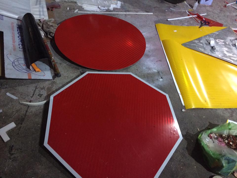 Làm biển báo giao thông phủ màng phản quang 4D tại Hải Phòng