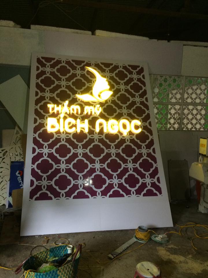 Làm vách backdrop spa CNC chữ mica nổi hắt chân spa  Hải Phòng