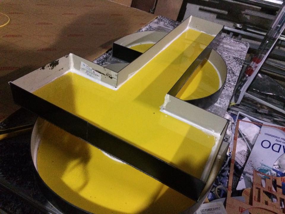 Thi công biển chữ nổi mica đèn led tại Kiến Thụy - Hải Phòng