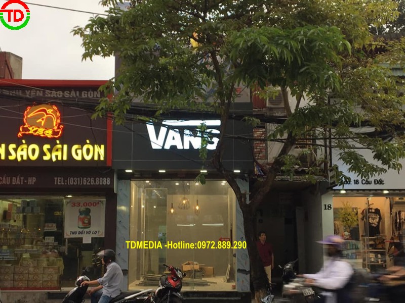 LÀM BIỂN ALU NGOÀI TRỜI CHỮ NỔI MICA ĐÈN LED SHOP GIẦY VAN - CẦU ĐẤT - HẢI PHÒNG